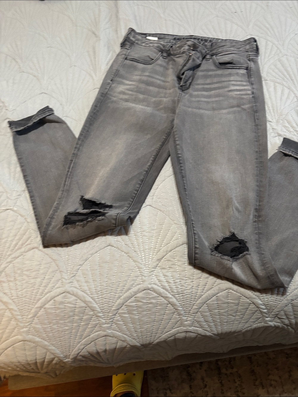 American Eagle Outfitters Gray Distressed Skinny Jeans
